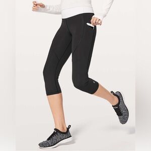 🤍🖤 Lululemon Quick Feet Crop 19"
Black / White✨EUC✨